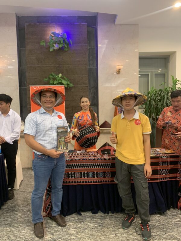Tinh dầu Hằng Phan tại buổi họp mặt đồng hương Thừa Thiên Huế tại TP. HCM