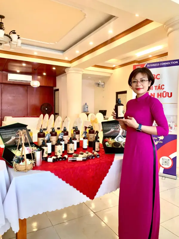 Tinh dầu Hằng Phan - kết nối giao thương - phát triển bền vững 6 Sự kiện Kết nối giao thương cùng hơn 50 Doanh nghiệp Vũng Tàu do OBC Connection tổ chức