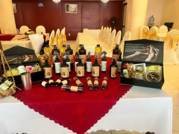 Tinh dầu Hằng Phan - kết nối giao thương - phát triển bền vững 5 Gian hàng trưng bày của Tinh dầu Hằng Phan