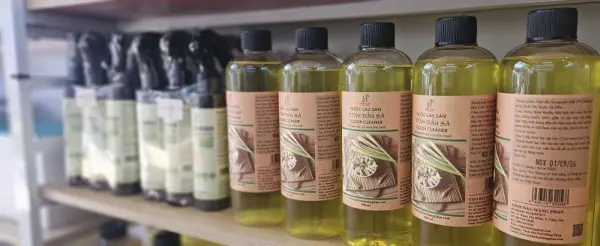 Kệ sản phẩm tại Shop quà tặng Vũng Tàu